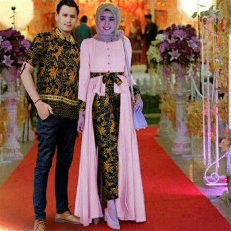 Baju batik juga bisa dikombinasikan dengan beberapa jenis bahan lain supaya tidak monoton lho! Baju Couple Kondangan Kekinian : Baju Couple Muslim Kekinian - Trend Busana Kekinian - Kamu ...