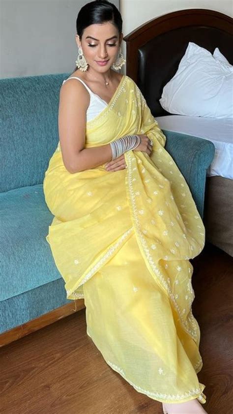 bhojpuri actress akshara singh awesome pose in yellow saree