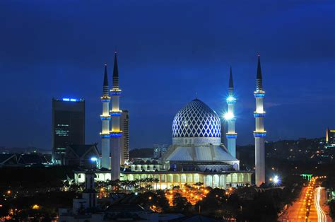 Rumah panjang long peluan terbakar. Masjid Negeri Shah Alam Facebook - Umpama g