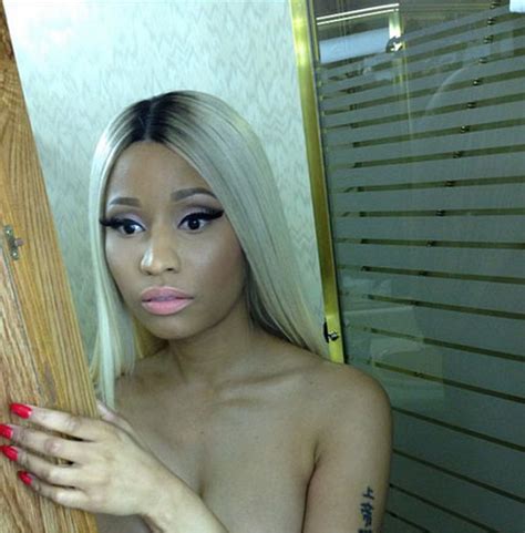 Nicki Minaj S Sexiest Selfie Pics