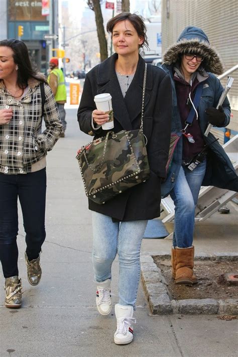 Katie Holmes Is Spotted Without Makeup And Stripped Look