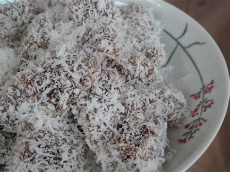 Dark brown sugar kuih kosui. Blessed Homemaker: Kuih Kosui
