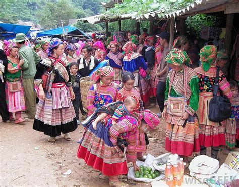 However, the largest community of them is in khao kho county. Who are the Hmong People? (with pictures)