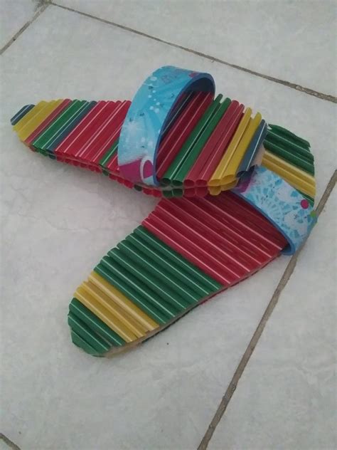 Adapun contoh alternative mengolah sampah menjadi kerajinan : 35 Kerajinan dari Sedotan Plastik, Contoh & Cara Membuatnya