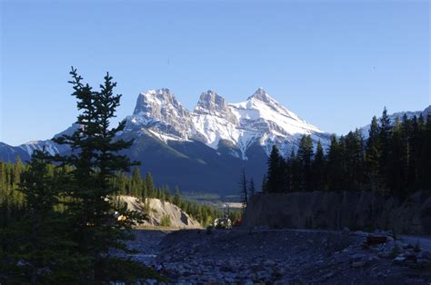 Explore The Three Sisters In Canmore Alberta Canadian Rockies
