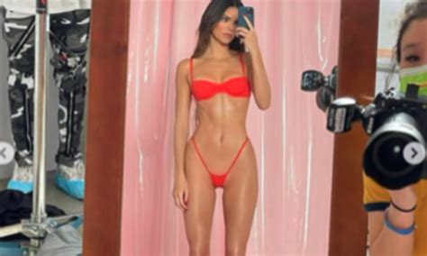 Kendall Jenner arrebata suspiros con minúsculo bikini rojo Crónica de