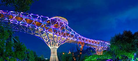 Discover Tabiat Bridge in Tehran: Architecture and Nature Unite