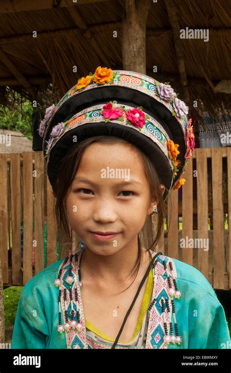 Laos hmong village Banque de photographies et dimages à haute résolution Alamy