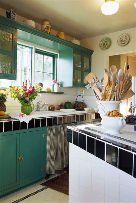 How was your easter weekend? 18 Ideas for Decorating Above Kitchen Cabinets - Design ...