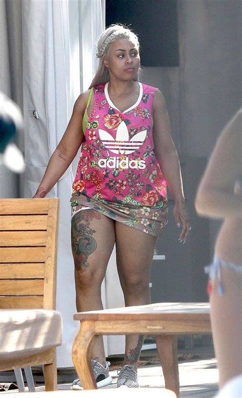 Digging For Gold Pregnant Blac Chyna Struggles With Too Tight Shorts