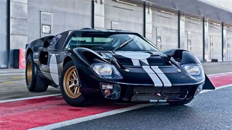 Ford Gt40 By Everrati Is A Reborn Classic With 800 Hp Ev Powertrain