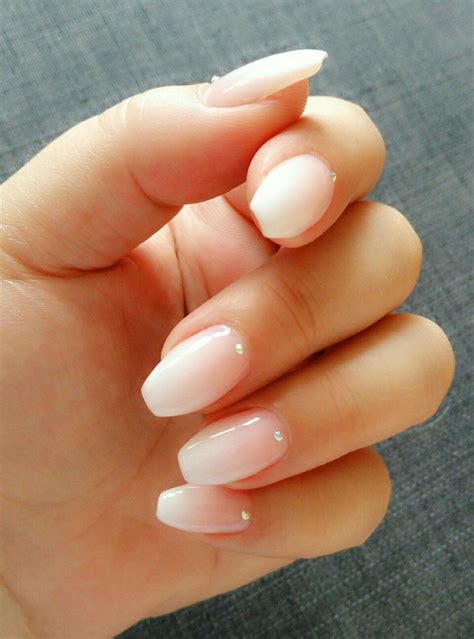 Nude Ombre Nails By Czumaczech Nude Ombre Crystal Nails Simple Hallographic Nails Cute
