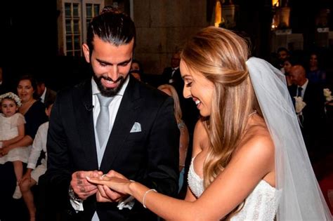 Oliveira fue el encargado de ejecutar desde los doce pasos y canjeó el penal por gol, complicando. Casamento de sonho de Cristiana Gonçalves Pereira e Sérgio ...