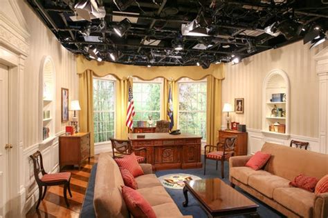 It only had drawers and cabinets on the president's side, while the side facing out featured subtle art deco angles as its only decoration. YouTube built Oval Office sets in New York and LA - Business Insider