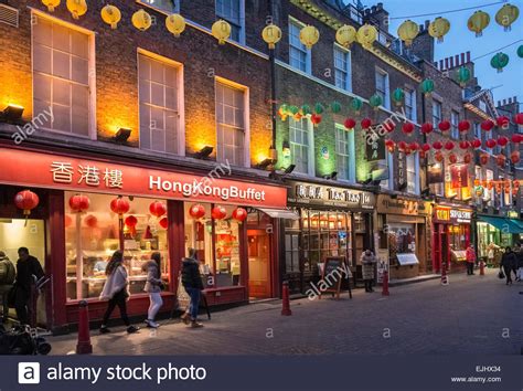 Om du bokar med tripadvisor kan du avboka upp till 24 timmar innan rundturen. Lisle Street, Chinatown, London, England, UK Stock Photo ...