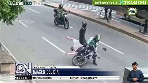 Adulto Mayor Es Atropellado Por Una Moto En Bucaramanga Youtube