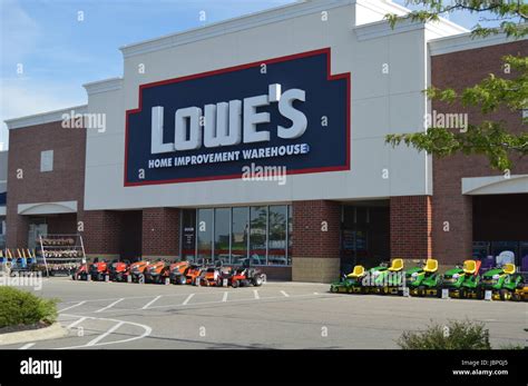 Lowes Store Front Hi Res Stock Photography And Images Alamy