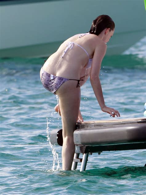 Anne Hathaways Pics In Bikini The Fappening Leaked