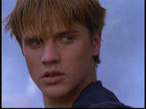 16 Reasons Why Idle Hands Is An Awesome Movie Good Movies Devon Sawa 80s Actors