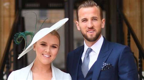 Harry kane y kate goodland eran compañeros de colegio en inglaterra y siete años después de tomarse esta fotografía con david beckham, comenzaron a salir. Harry Kane and Katie Goodland