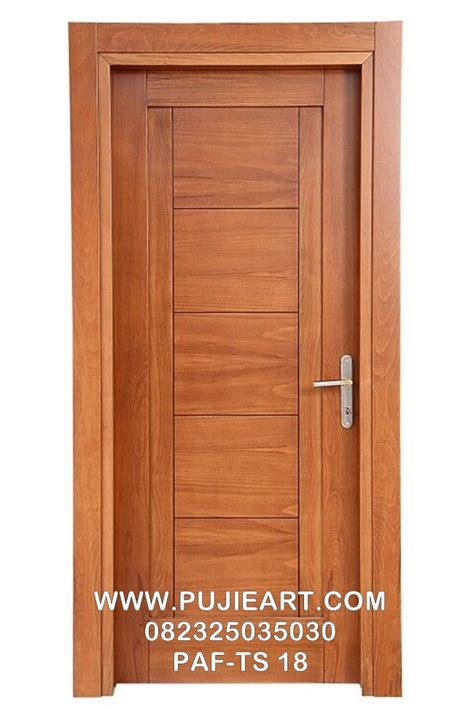 Papan kayu dengan dekorasi kaca berbentuk garis menampilkan pintu yang estetis. Pintu Rumah Kayu Jati Minimalis, Model Pintu Rumah Kayu ...