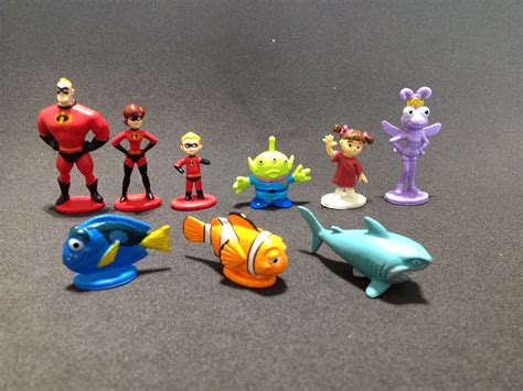 Joaquim Possui Uma Coleção Com 35 Figurinhas