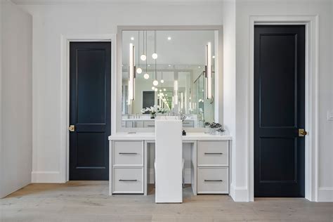 Photo 4 of 12 in A Coastal Elegant Family-Friendly Entertaining Oasis