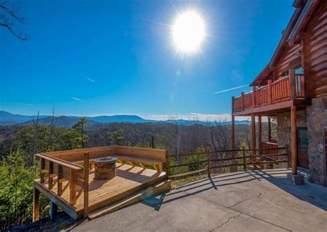 The only down side to our stay was being told we had to check in two hours late due to cleaning issues. Pigeon Forge Cabins - Awesome Views Mountain Retreat