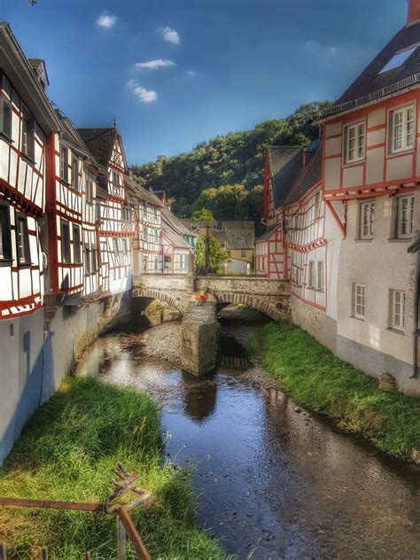 Sankt vith ist die größte stadt in der belgischen eifel, in der man übrigens deutsch spricht. Monreal in der Eifel Foto & Bild | deutschland, europe ...