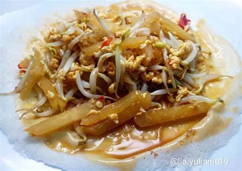 Setelah layu dan harum, masukkan buncis, jagung, bakso. INI DIA! Resep Lumpia Basah ala Rumahan yang Lezat Anti ...