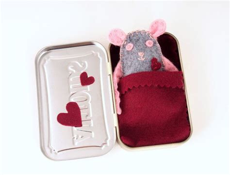Diy Tiny Mouse In An Altoid Tin House Valentines Ideas For Your