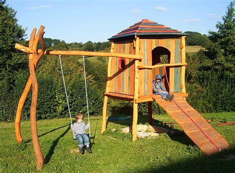 Eine neue hecke und eine spielburg sollen das außengelände des nöschenröder hummelhauses in wernigerode verschönern. Häuser und Türme Kindergarten individuelle ...
