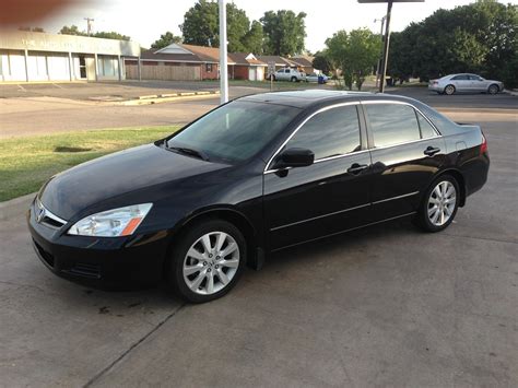 The 6 cylinder, single overhead camshaft naturally aspirated powerplant has 4 valves per cylinder and a volume of 3.5 litres. 2007 Honda Accord - Pictures - CarGurus