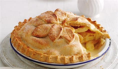 ) soften the butter from the pan and then stir the apples. Mary Berry's Apple pie | Apple pie recipes, Homemade apple ...