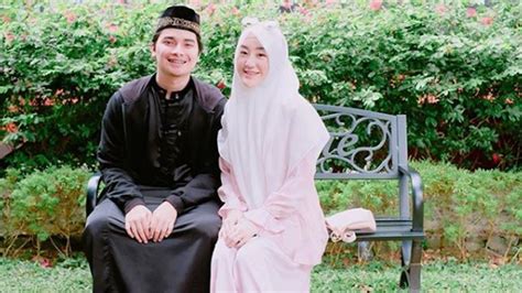 Larissa menyampaikan bahwa poin pertama yang membuatnya mantap bercerai adalah alvin yang tak pernah membimbingnya selama. Alvin Faiz dan Larissa Chou Sepakat Cerai: Teuku Wisnu ...