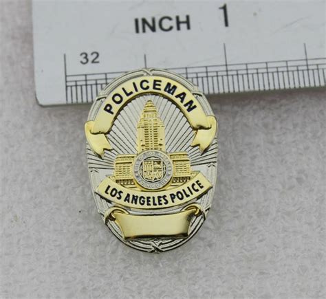 Lapd Mini Policeman Badge Lapel Pin Coin Souvenir
