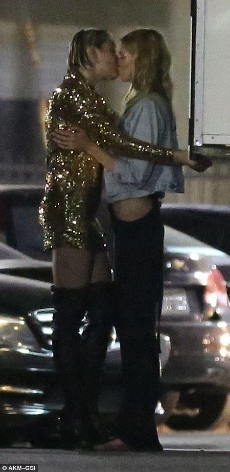 Miley Cyrus Passionately Kisses Victorias Secret Angel Stella Maxwell