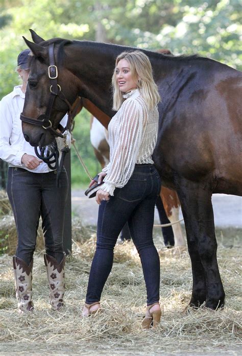 My favorite emergency fuels to store for survival is one of my favorite topics to talk about! Stretching her jeans to the absolute limit 🍑😍 : Hilary_Duff