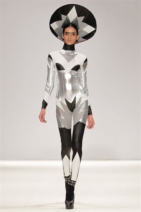 Velvetrunway Pam Hogg A W Posted By Runway Disease Futuristic Fashion Future