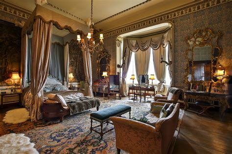 Tapestry Room Belvoir Castle In 2019 Castle Bedroom Victorian Bedroom Luxurious Bedrooms