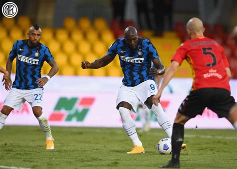 Inter inter vs vs benevento benevento. Benevento vs Inter: Hujan Gol dalam Kemenangan Nerazzurri ...