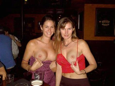 Girls Flashing In Bars Porn Photos And Sex Photos For Free