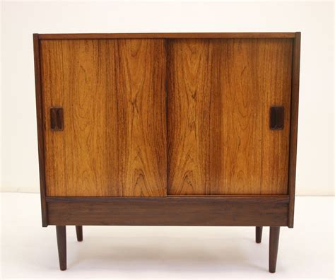 Hello, for sale is this awesome hiwatt guitar head and cab in excellent condition, with absolutely fantastic sound. For sale: Rosewood veneer sliding door cabinet, 1960s in ...