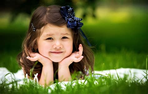 Free Download Smiling Child Girl Wallpaper Full Hd Pictures 2200x1401