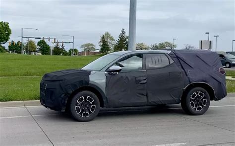 Introducing the 2022 hyundai santa cruz, the highly anticipated sport adventure vehicle that combines an open truck bed with the comfort of an suv. 2022 Hyundai Santa Cruz - Compact Pickup Finally Spied ...
