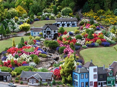 House well apartment marketplace prison castle city wall farm/garden nether colony (village in the nether). Babbacombe Model Village