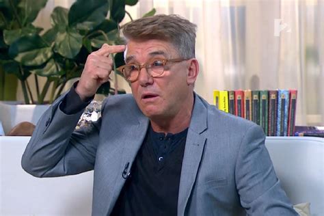 Bátyja ihász kálmán olimpiai bajnok labdarúgó, unokatestvére. Delhusa Gjon közös duettre készül Zámbó Jimmyvel