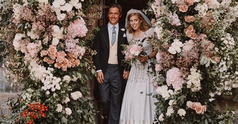 Elizabeth swanns hochzeitskleid ist das kleid, das elizabeth bei ihrer und will turners geplatzten hochzeit trägt. Hochzeitskleid: Prinzessin Beatrice leiht sich ihr ...