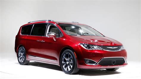 Chrysler's new Pacifica minivan scores on fuel economy