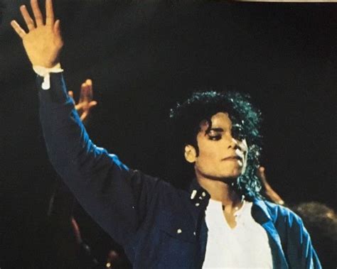 The King Waves At His Subjects ♥ We Love You Mike And We Will Never